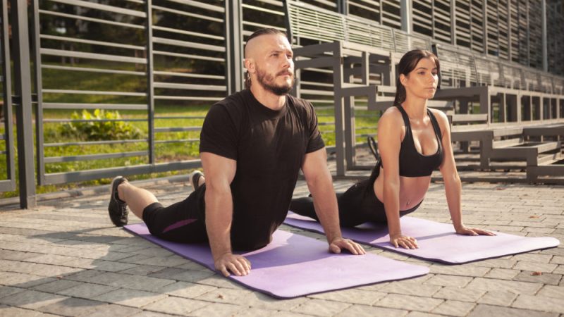 stretching yoga all aperto